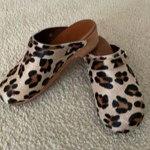 Anthropologie cheetah print clogs sz.40